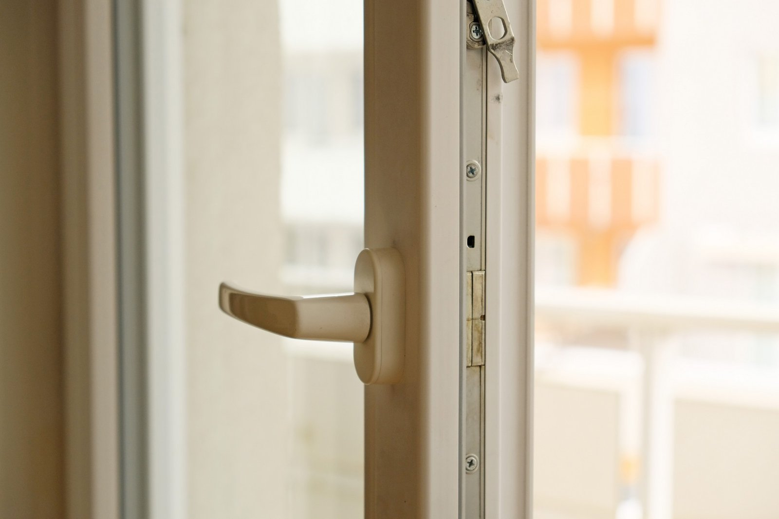 Fenstergriff lässt sich nicht drehen und dreht dann durch